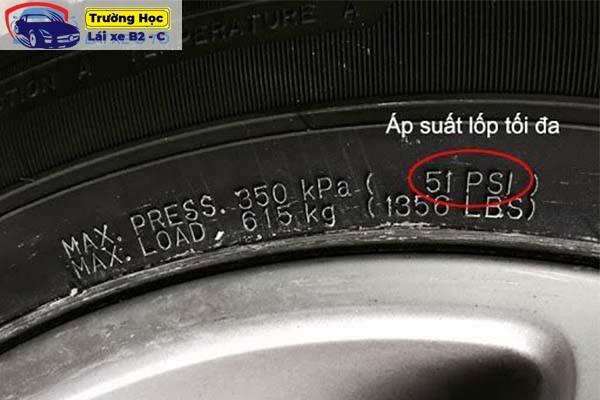 đo áp suất lốp xe ô tô đúng cách nhất 