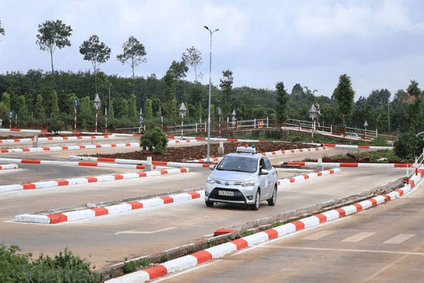 Hướng dẫn học lái xe ô tô hạng B2 chi tiết nhất